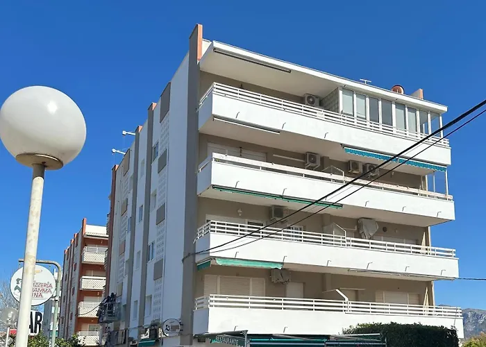 Deniahome アパート *